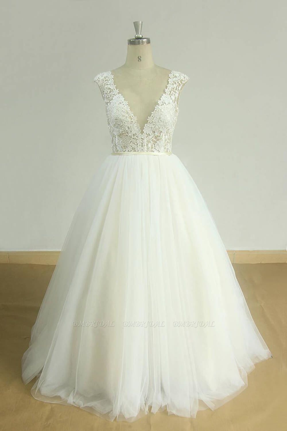BMbridal Chic V-neck Straps Tulle Wedding Dresses A-line Appliques Sleeveless Bridal Gowns On Sale