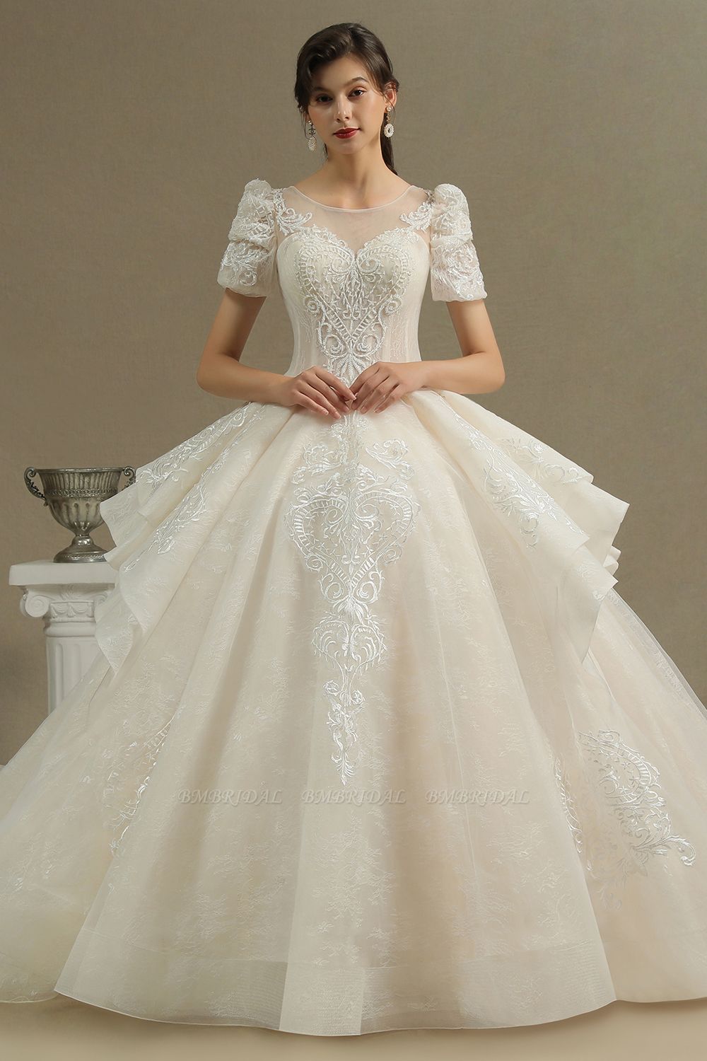 BMbridal Glamouröses Ballkleid-Hochzeitskleid aus Spitze mit kurzen Ärmeln