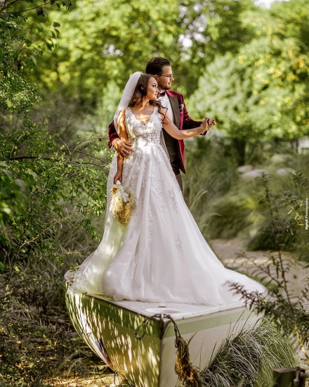 Bmbridal Stunning V-Neck Sleeveless Wedding Dress Tulle Long Bridal Gown_4