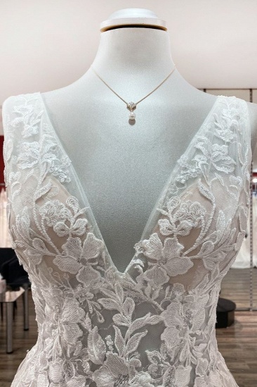 BMbridal Elegant Tulle Deep V Neck Sleeveless Lace A-Line Weddding Dresses_5
