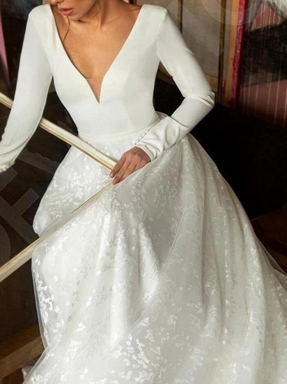 Glamorous Long Sleeve V-Neck Wedding Dress With Lace Appliques_3